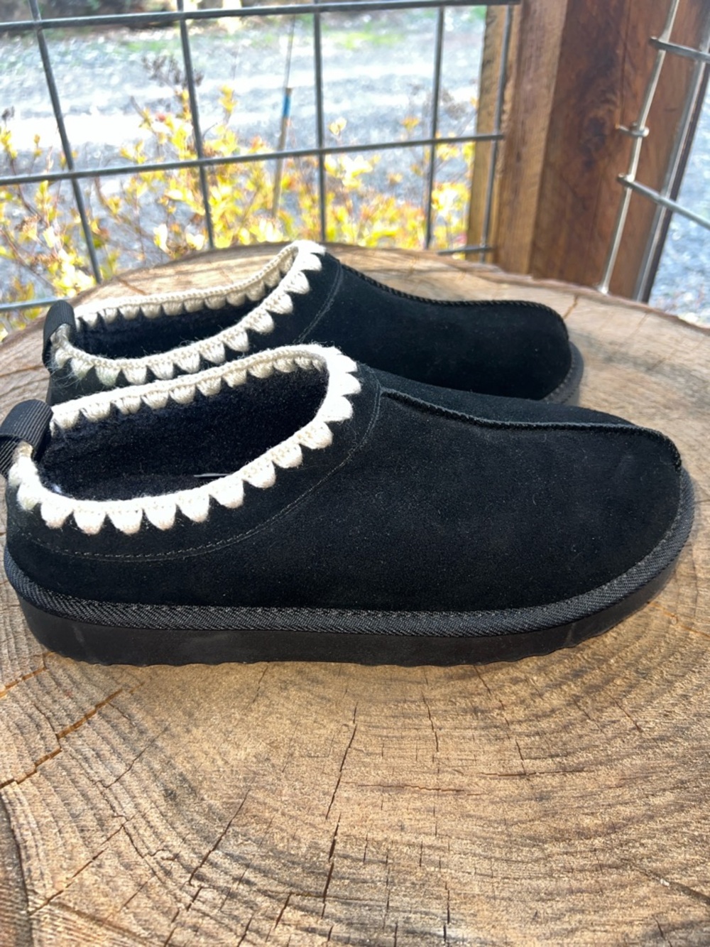Black Slippers - Picture 2 of 8